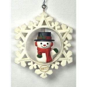 Vintage Rotating Snowman Ornament Christmas Snowflake Frame 1977 Plastic 3.5"